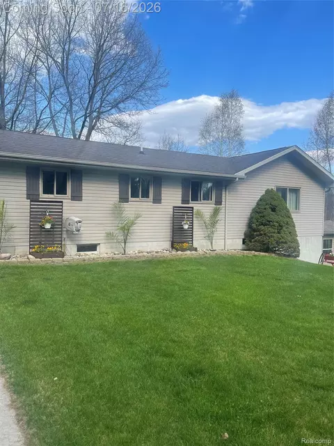355 Dockham Rd, Deerfield, MI 48421