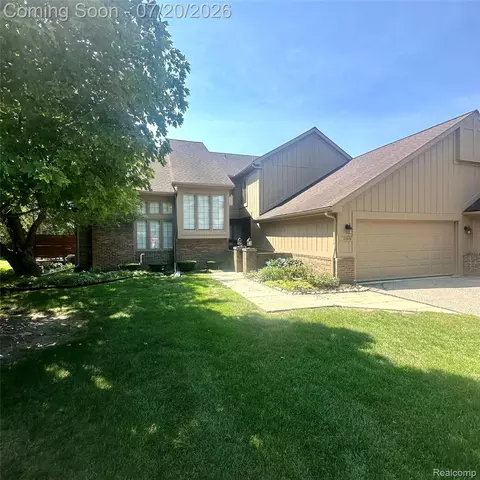 37876 N Laurel Park Dr, Livonia, MI 48152