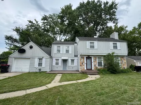 30782 Fairfax St, Southfield, MI 48076