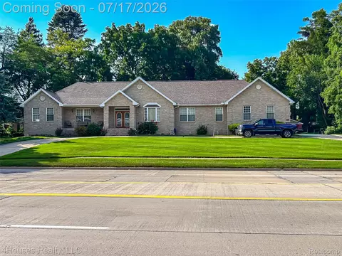 624 Orchard Lake Rd, Pontiac, MI 48341