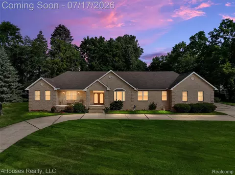 624 Orchard Lake Rd, Pontiac, MI 48341