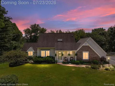 2611 Quail Run St, Oakland, MI 48306
