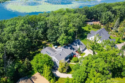 View/Area - 29474 E River Rd, Grosse Ile, MI 48138 photo 1 of 3