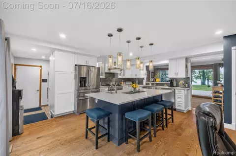 Kitchen - 29474 E River Rd, Grosse Ile, MI 48138 photo 3 of 5