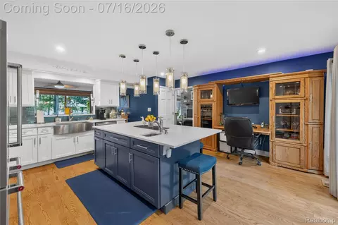 Kitchen - 29474 E River Rd, Grosse Ile, MI 48138 photo 4 of 5