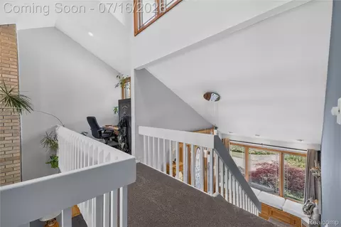 Entry Way - 29474 E River Rd, Grosse Ile, MI 48138 photo 5 of 6