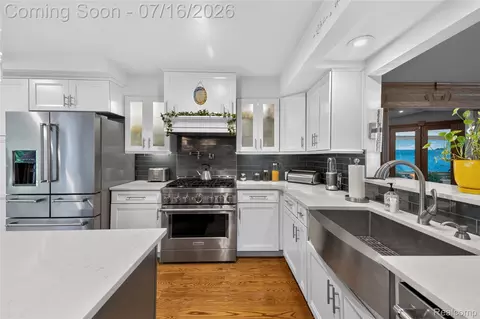 Kitchen - 29474 E River Rd, Grosse Ile, MI 48138 photo 2 of 5