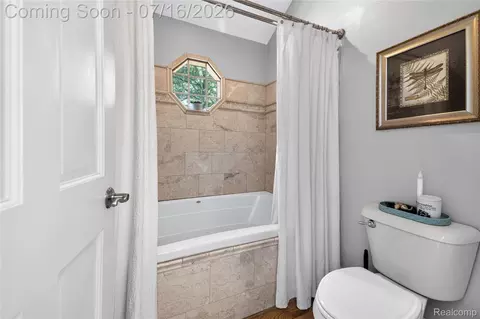 Bath - 29474 E River Rd, Grosse Ile, MI 48138 photo 5 of 5