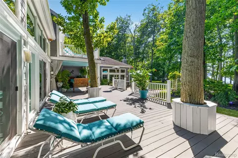 Exterior - 29474 E River Rd, Grosse Ile, MI 48138 photo 13 of 18