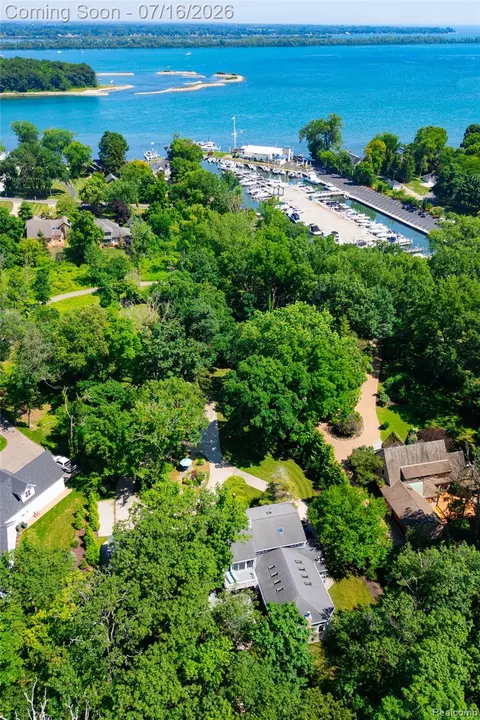 View/Area - 29474 E River Rd, Grosse Ile, MI 48138 photo 3 of 3