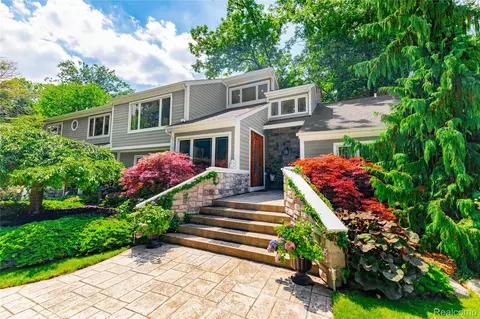 Exterior - 29474 E River Rd, Grosse Ile, MI 48138 photo 2 of 18