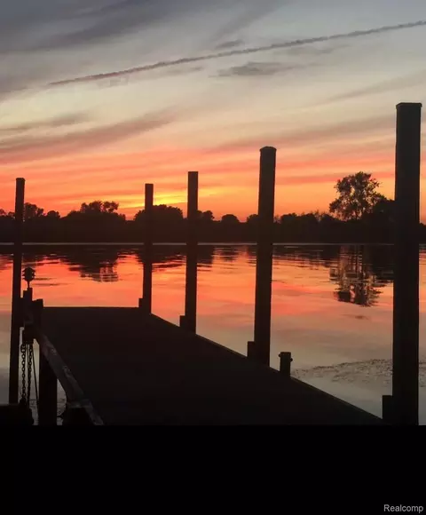 View/Area - 29474 E River Rd, Grosse Ile, MI 48138 photo 3 of 8