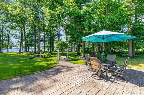 Exterior - 29474 E River Rd, Grosse Ile, MI 48138 photo 15 of 18