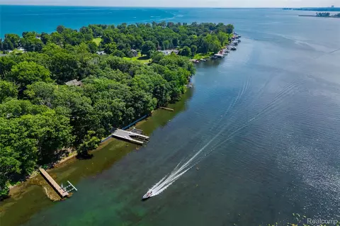 View/Area - 29474 E River Rd, Grosse Ile, MI 48138 photo 1 of 8