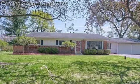 37711 Carson St, Farmington Hills, MI 48331
