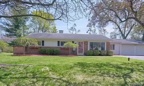 37711 Carson St, Farmington Hills, MI 48331