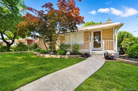 6627 Hawthorne St, Garden City, MI 48135