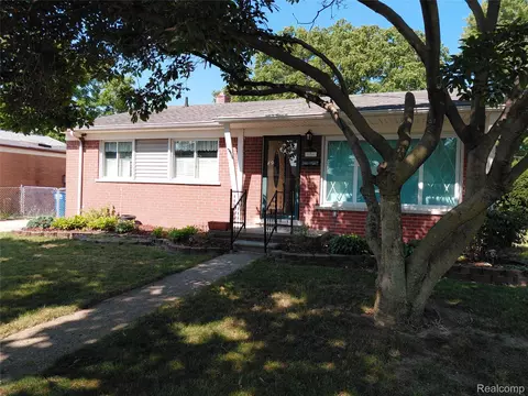 130 Shotka St, Westland, MI 48186