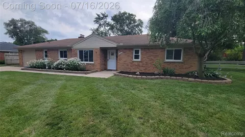 45437 Hecker Dr, Utica, MI 48317