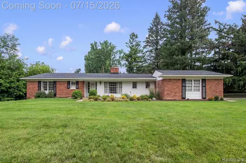 1151 Peveril Rd, Bloomfield Hills, MI 48304