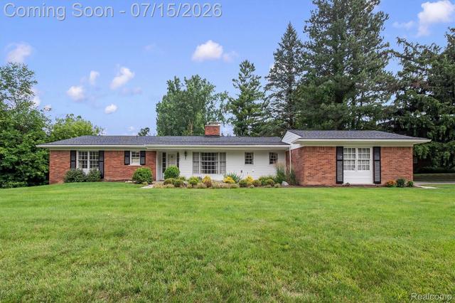 1151 Peveril Rd, Bloomfield Hills, MI 48304