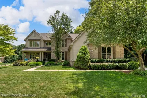 4086 Arcadia Dr, Auburn Hills, MI 48326