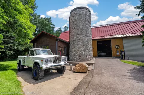 3486 W Drahner Rd, Oxford, MI 48371
