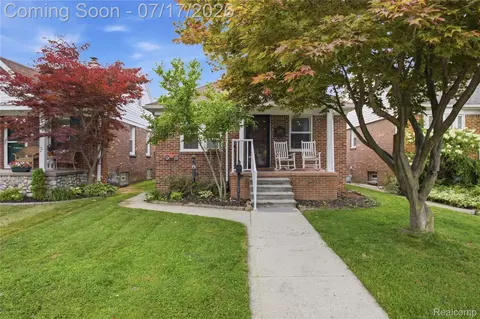 1070 Mollno St, Wyandotte, MI 48192