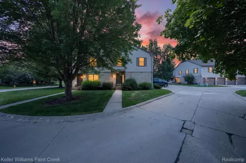 35108 N Bay Cir, Harrison, MI 48045