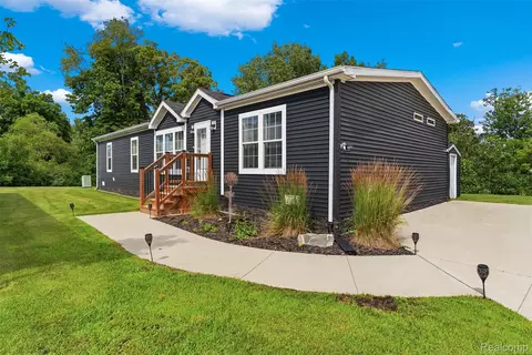6450 Prince Blvd, Tyrone, MI 48430