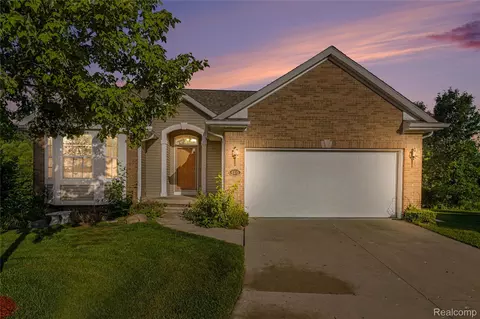 4395 Cross Creek Blvd, Burton, MI 48509