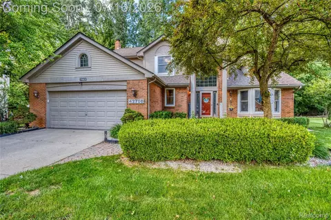 42790 Ledgeview Dr, Novi, MI 48377