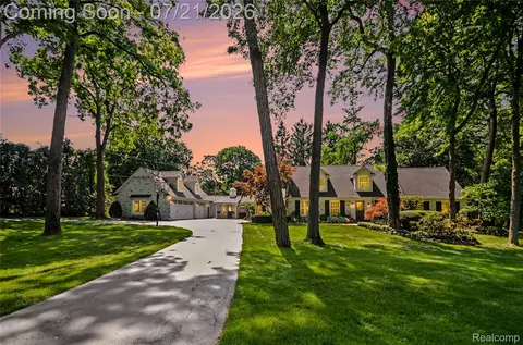 3780 Squirrel Rd, Bloomfield Hills, MI 48304