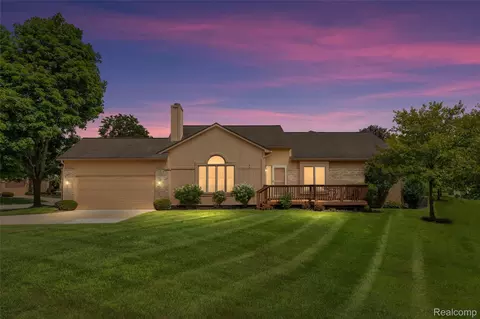 35144 Knollwood Ln, Farmington Hills, MI 48335
