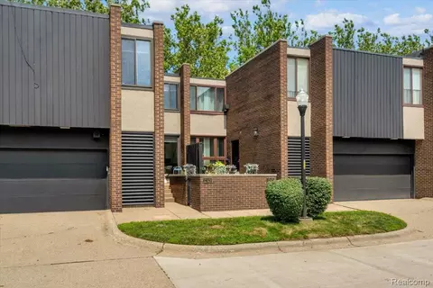 1243 Navarre Pl, Detroit, MI 48207