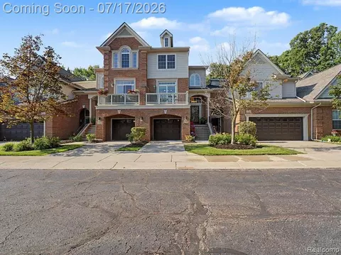 37561 Newburgh Park Cir, Livonia, MI 48152