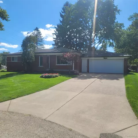 5188 Estella Ln, Shelby Township, MI 48316