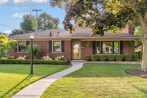 2436 Hawkins Ave, Royal Oak, MI 48073