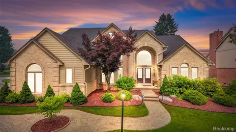 43352 Chardonnay Dr, Sterling Heights, MI 48314