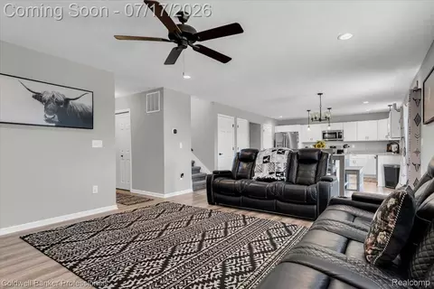 Entry Way - 417 Constitution Ave, Brooklyn, MI 49230 photo 2 of 4