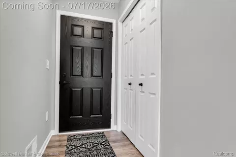 Entry Way - 417 Constitution Ave, Brooklyn, MI 49230 photo 1 of 4