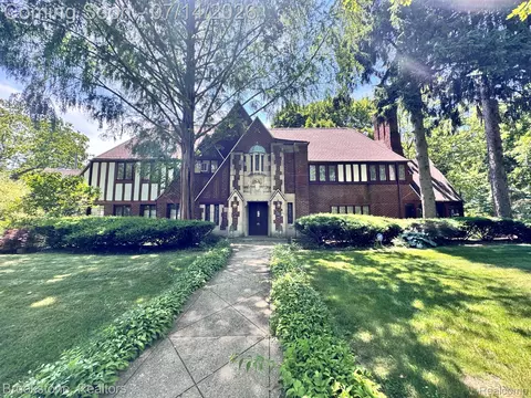 1735 Lincolnshire Dr, Detroit, MI 48203