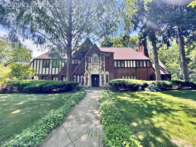 1735 Lincolnshire Dr, Detroit, MI 48203