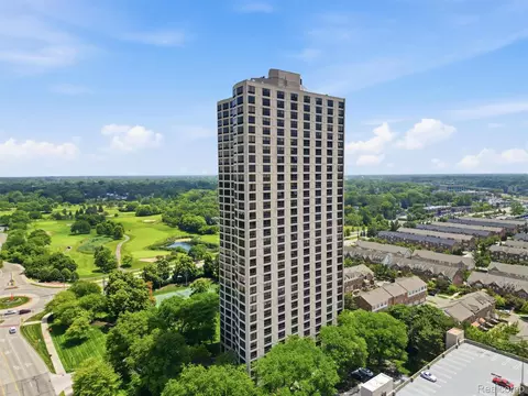 5000 Town Ctr, Southfield, MI 48075