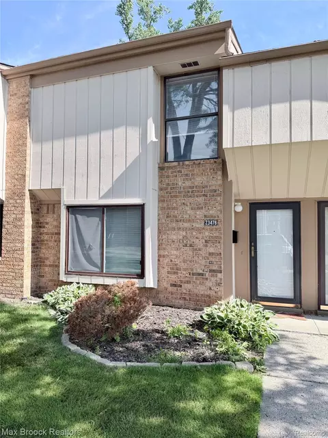 23478 Lahser Rd, Southfield, MI 48033