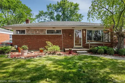 23131 Recreation St, Saint Clair Shores, MI 48082