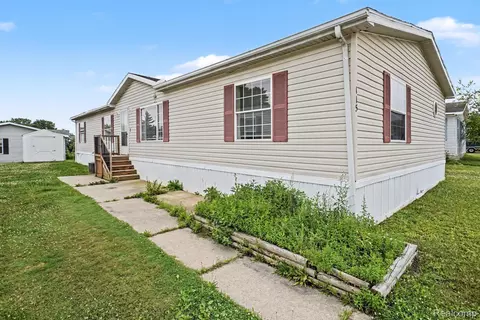 115 Fox Hound Ct, Grand Blanc, MI 48439