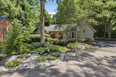249 Norcliff Dr, Bloomfield Hills, MI 48302