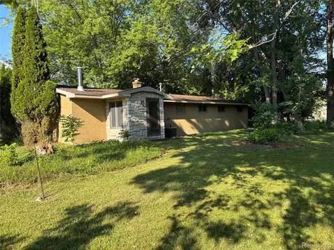 Exterior - 709 E Michigan Ave E, Au Gres, MI 48703 photo 4 of 13
