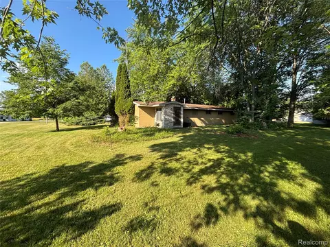 Exterior - 709 E Michigan Ave E, Au Gres, MI 48703 photo 5 of 13